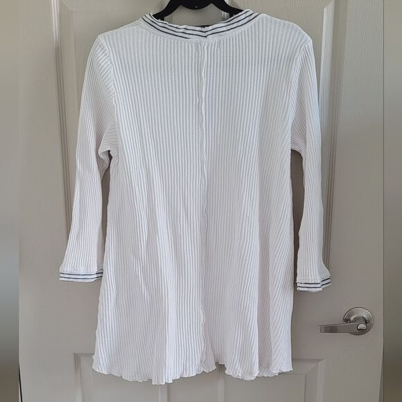 FENINI White Striped V-Neck Top - Picture 10 of 12